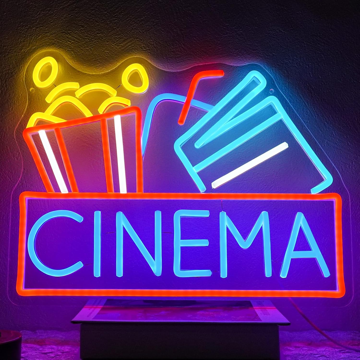 Home Cinema Movies - Neonowy szyld kina LED zasilany przez